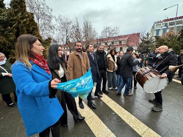 Tuncelide, avukatlardan Huzur, hukuk ve adalet istekli geleneksel yeni yıl kutlaması