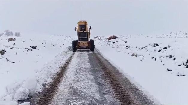 Mardin’de kardan kapanan 20 kırsal mahalle yolu, ulaşıma açıldı