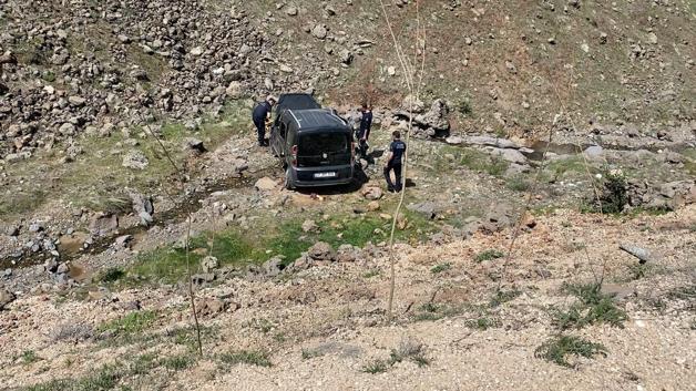 Hafif ticari araç şarampole yuvarlandı: 1 ölü, 3 yaralı