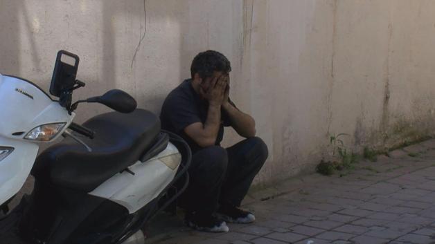 Ataşehirde tamirhanedeki otomobil alev alev yandı, iş yeri sahibi gözyaşını döktü