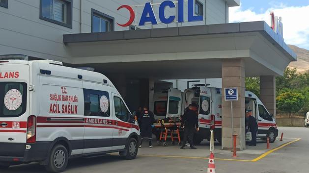 Minibüsler çarpıştı; 13 yaralı