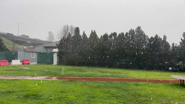 İstanbulda kar yağışı etkili oluyor