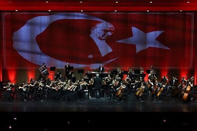 Cumhuriyetin 100üncü yılı Türkiye Gençlik Filarmoni Orkestrası konseri ile kutlandı