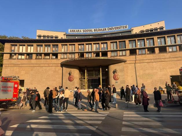 Üniversitenin yangın söndürme sisteminde gaz sızıntısı; 5 öğrenci ve 1 personel hastaneye kaldırıldı