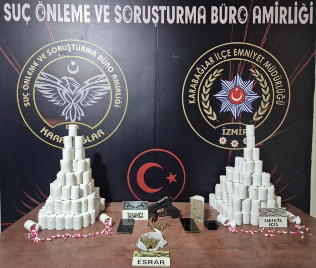 İzmirde uyuşturucu ile yakalanan sevgililere gözaltı