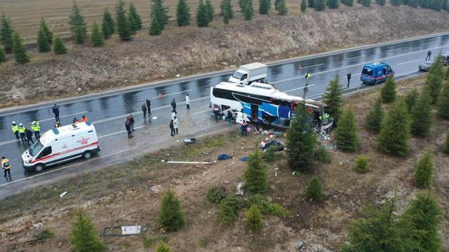 Eskişehir’de yolcu otobüsü takla attı; 1 ölü, 42 yaralı