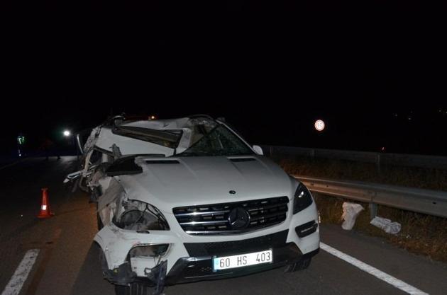 Hafif ticari araç ile traktör çarpıştı: 1 ölü, 4 yaralı