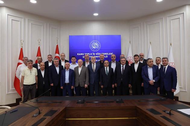 Kamu işçisine zam görüşmelerinde protokol imzalandı