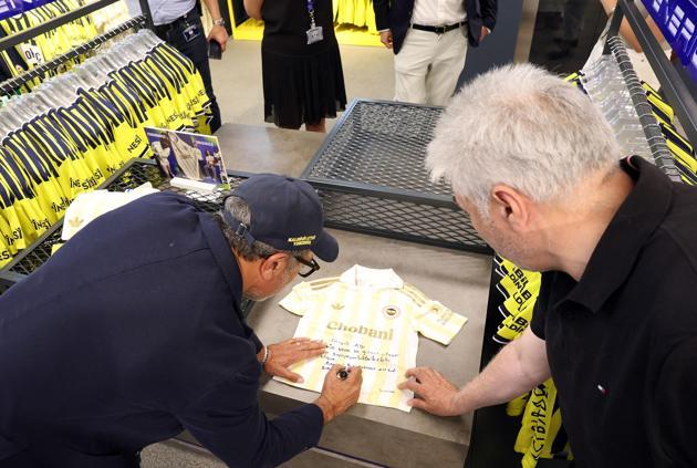 Fenerbahçe Başkanı Aziz Yıldırım, Chobani Kurucusu ve CEO’su Hamdi Ulukaya’yı ağırladı