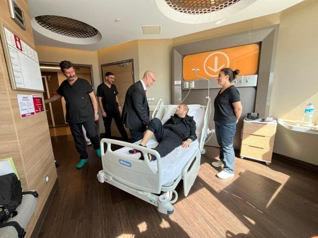 Azerbaycanlı Zahid, eşinin böbreği ile Türkiye’de sağlığına kavuştu