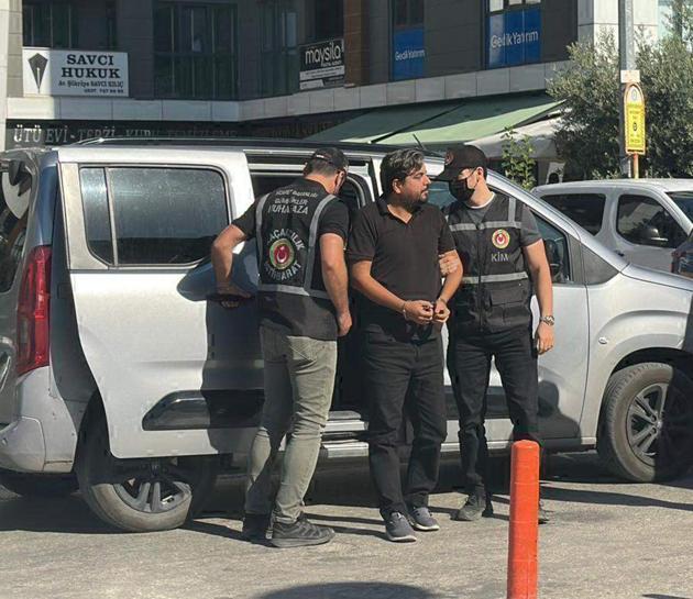 Kapıkulede TIRda yurt dışına kaçarken yakalanan Arif Kocabıyık, adliyeye sevk edildi