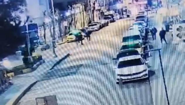 Kağıthanede caddede kalaşnikoflu saldırı kamerada; İşi dayı lakaplı kişiden aldım