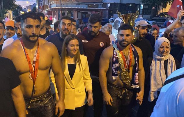 Kırkpınar başpehlivanı Erkan Taş, hamam geleneğini sürdürdü