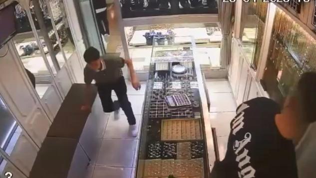 Kapalıçarşıda kuyumcuda deprem anı böyle kaydedildi