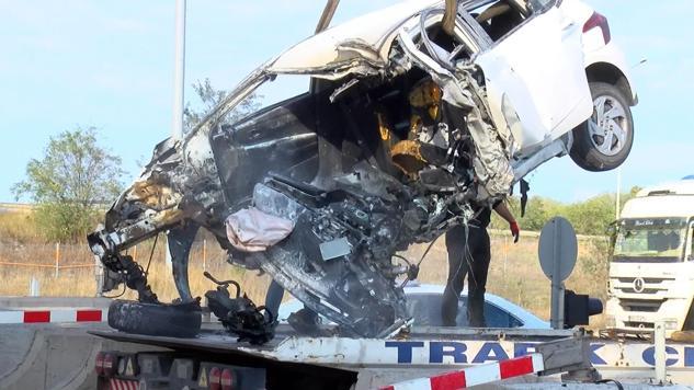 Kuzey Marmara Otoyolunda otomobil gişe bariyerine çarptı;1 ölü