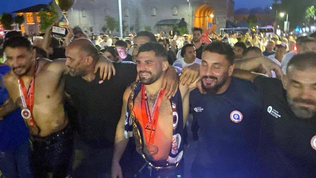 Kırkpınar başpehlivanı Erkan Taş, hamam geleneğini sürdürdü