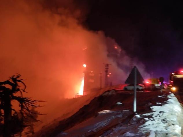 Bolu’daki otel yangını, mutfakta kızgın yağın tutuşmasıyla başlamış