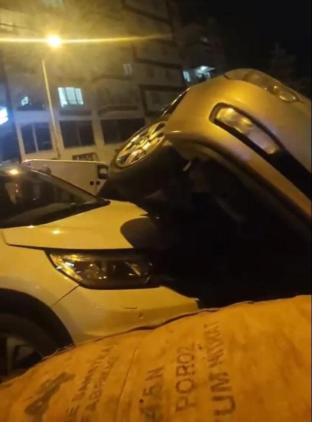 Ankarada iki otomobil çarpıştı: 5 yaralı