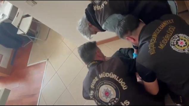 Küçükçekmecede husumetlisini silahla vurarak öldüren şüpheli yakalandı