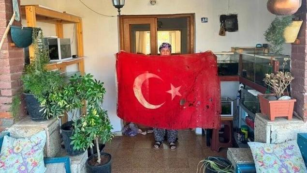 Kıbrıs Barış Harekatında zarar gören Türk bayrağı restore edilecek