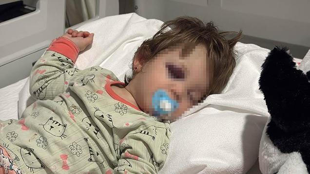 Gürültü tartışmasında komşusu tarafından, kucağındaki 14 aylık bebeğiyle darbedildi