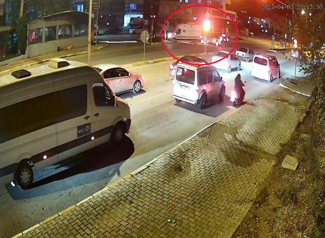 Ambulansla cipin çarpıştığı kaza kamerada; 9 yaralı