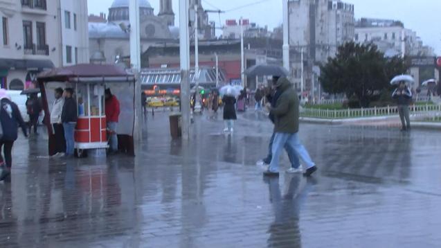 İstanbulda sağanak yağış etkili oluyor