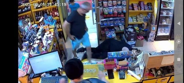 Alışveriş için girdiği markette kalp krizinden öldü