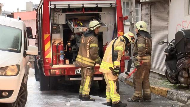 Beyoğlunda 3 katlı ahşap binada yangın: 1 kişi öldü