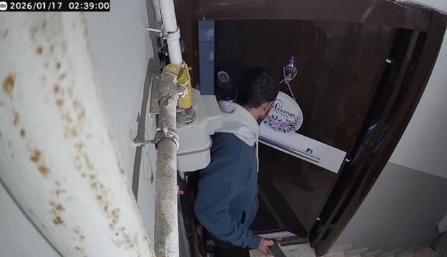 Beyoğlunda bacağından bıçaklanarak ölen Ümitin son görüntüleri ortaya çıktı; ne yapıyorsun sen diyerek bağırdı