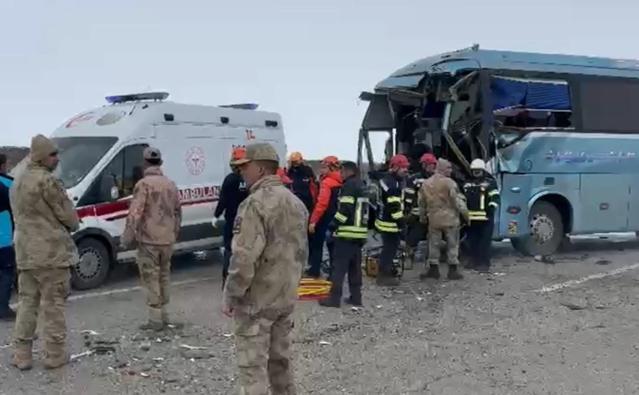 Erzurumda aynı yerde 2nci zincirleme kaza: 1 ölü, 4 yaralı