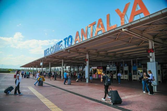 Antalyaya hava yoluyla günde 30 bin turist