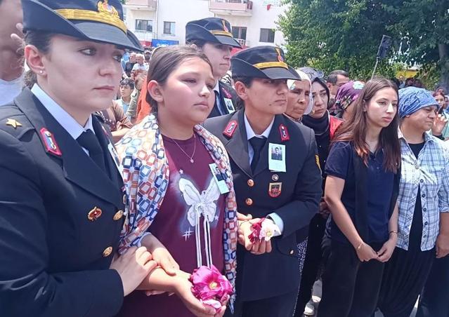 Pençe-Kilit Harekatı şehitleri toprağa verildi