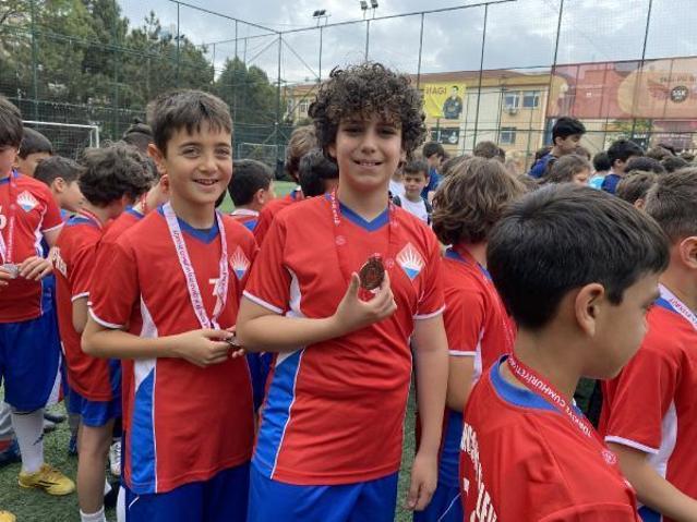 Okullararası futbol turnuvası kıyasıya mücadelelere sahne oldu