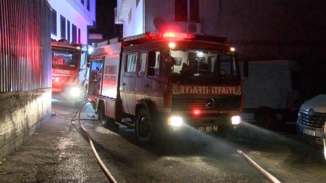 Beykozda inşaat malzemeleri deposunda çıkan yangın söndürüldü