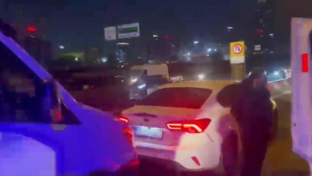 Bağcılar TEM Otoyolunda zincirleme kaza; trafik yoğunluğu oluştu