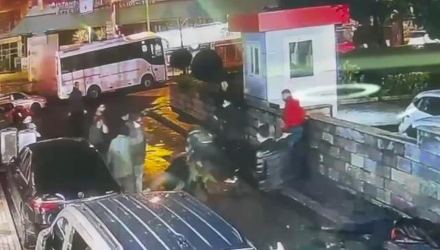 Maslakta rezidans inşaatında 1 kişinin öldüğü bıçaklı sopalı kavga kamerada