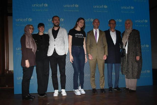 UNICEF ile milli voleybolcu Zehra Güneş arasında anlamlı iş birliği