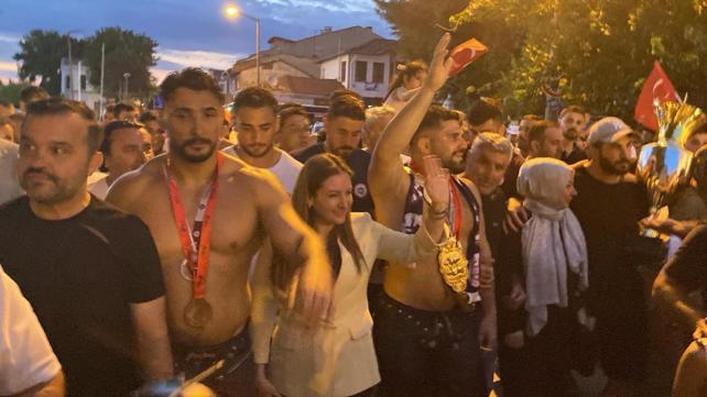 Kırkpınar başpehlivanı Erkan Taş, hamam geleneğini sürdürdü