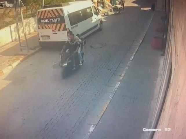 Beyoğlunda berbere Demiri ve çekirdeği hazırla mesajı gönderip, husumetlisine silahlı saldırı düzenledi