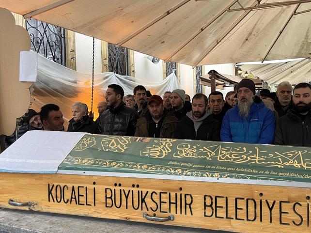 Oyuncu Serkan Keskinin babası İzmitte toprağa verildi