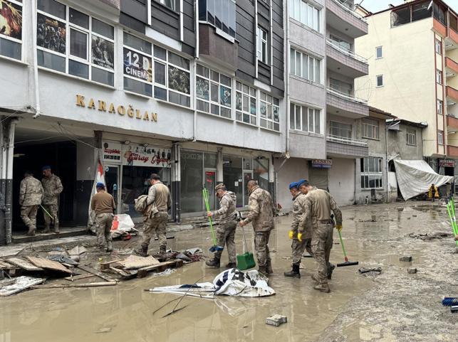 AFAD: Samsun ve Çankırıda selin yol açtığı olumsuzluklara 1513 personelle müdahale edildi