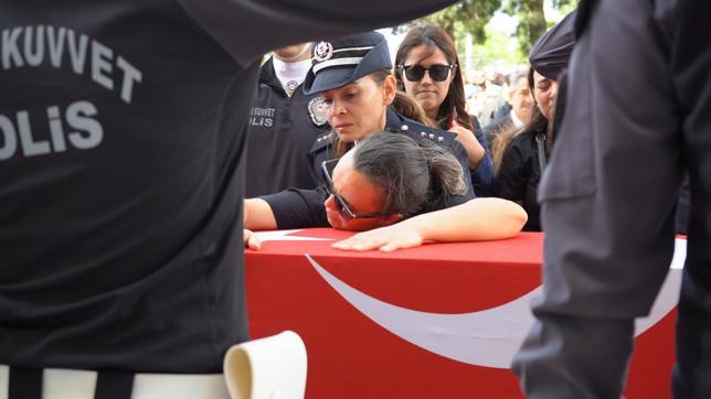 TIRın çarpması ile şehit olan polis memuru, memleketine uğurlandı