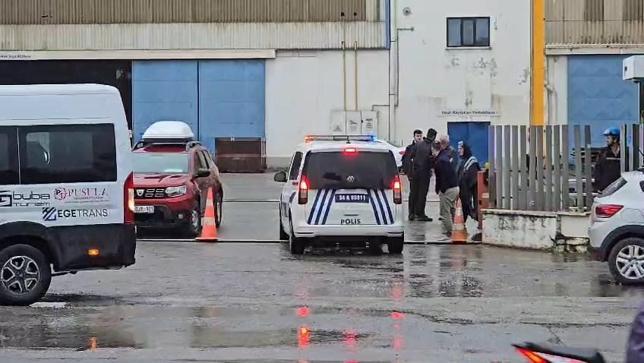 Tuzla Tersaneler Bölgesinde gemi yan yattı: 1 ölü