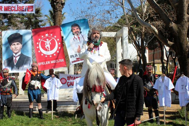 Opr. Dr. Mehmet Bayındır, at üzerinde bağımsız milletvekili adaylığını açıkladı