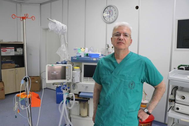 34 yıllık genel cerrah, sağlık çalışanlarına şiddet olayları artınca avukat oldu