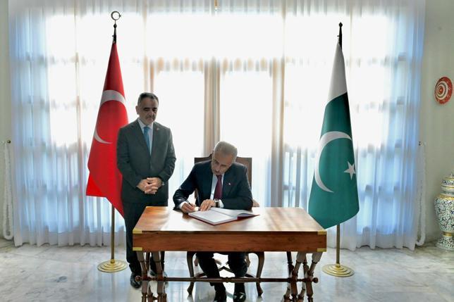 Bakan Uraloğlu, Pakistan Federal Denizcilik Bakanı Anwar ile görüştü