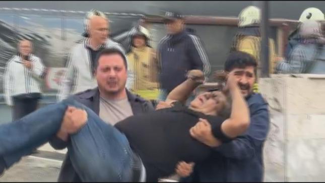 Kadıköyde 8 katlı binada yangın; mahsur kalanlar var