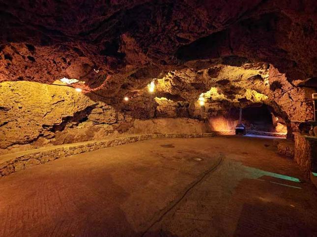 Antalyadaki Karataş Mağarasında tekno parti