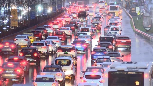 İstanbulda trafik yoğunluğu yüzde 78e ulaştı